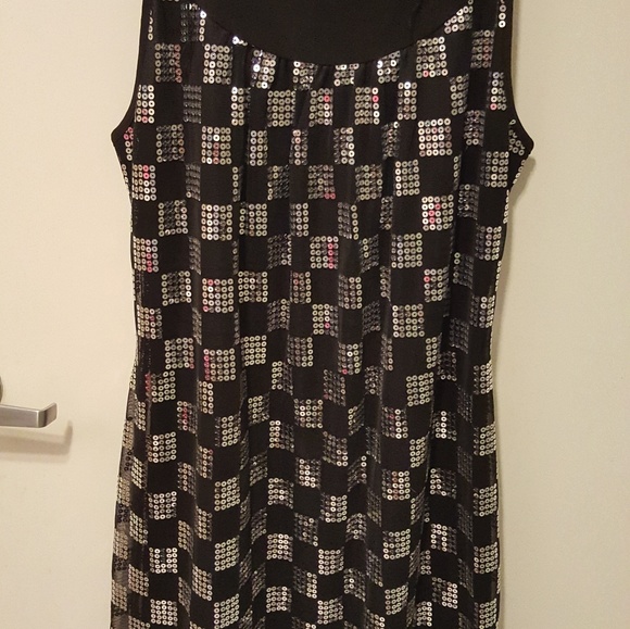 Dress - Picture 2 of 4